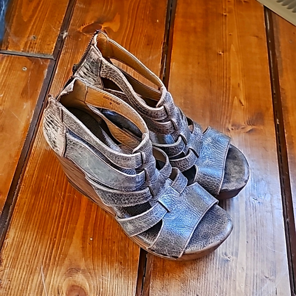Bed Stu Olinda Brown Distressed Leather and Teak Wood Wedge Sandals 9
